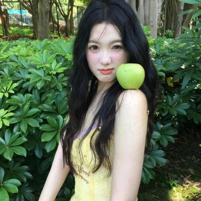 年轻女子